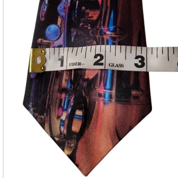 Saxophone Necktie by Ralph Marlin - Picture 5 of 5